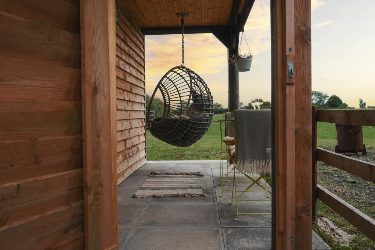 The Treehouse At Humblebee Hall Вустер Экстерьер фото