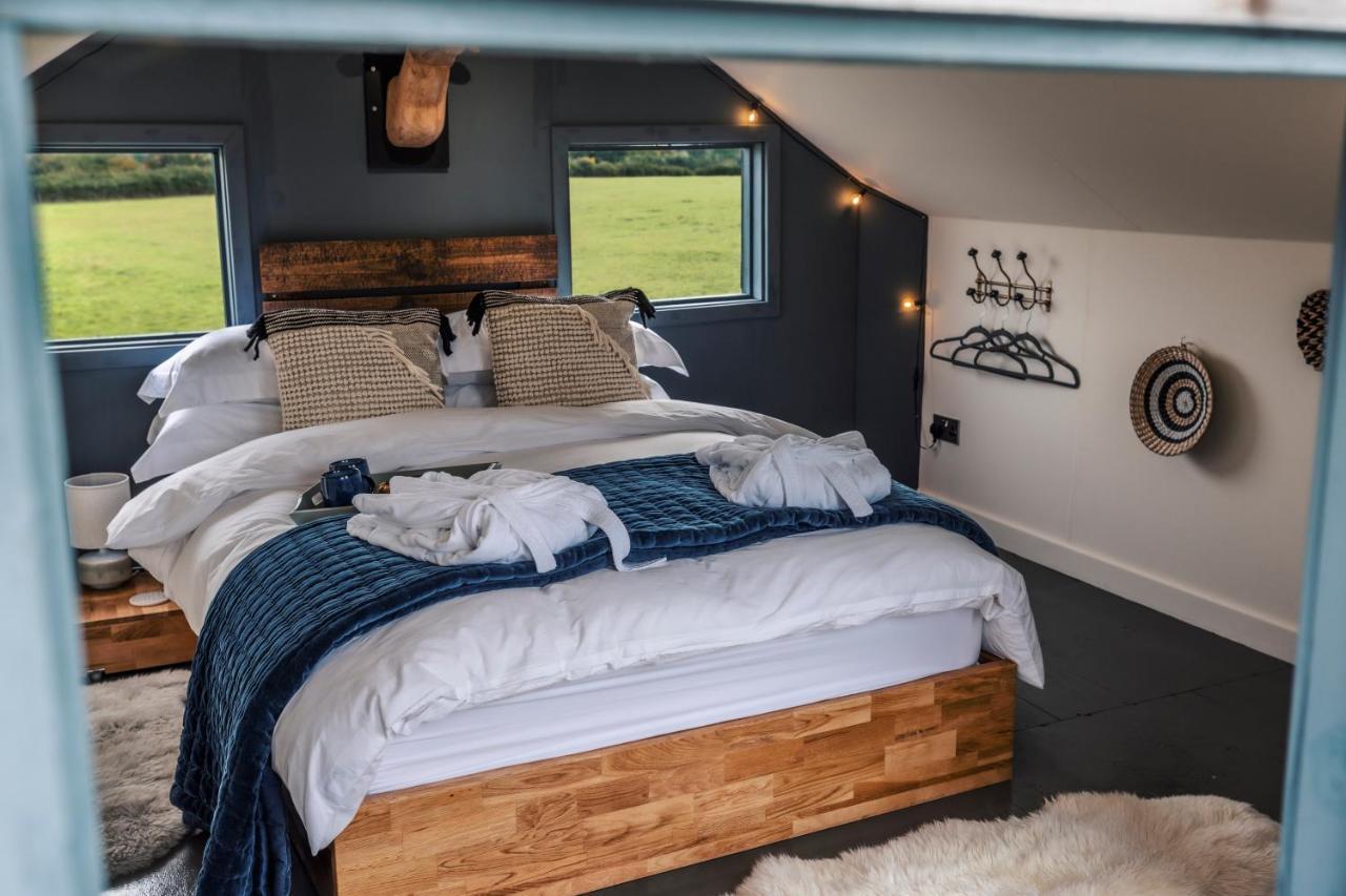 The Treehouse At Humblebee Hall Вустер Экстерьер фото