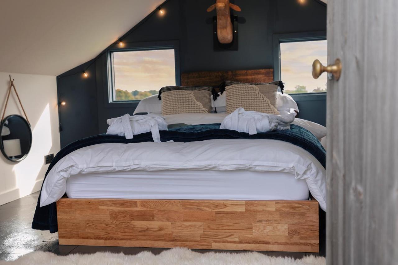 The Treehouse At Humblebee Hall Вустер Экстерьер фото